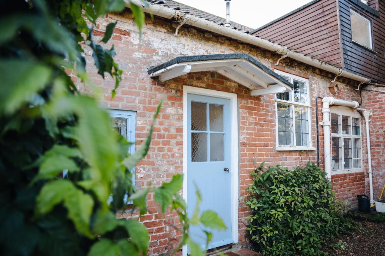Hovell Hall Country Bed And Breakfastノリッチ エクステリア 写真